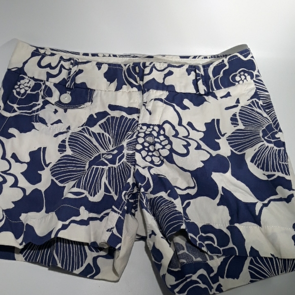 BANANA REPUBLIC BLUE & WHITE SUMMRR  SHORTS - Picture 1 of 4